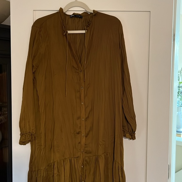 Zara Olive Green Wrinkle Effect Midi M - Picture 2 of 4